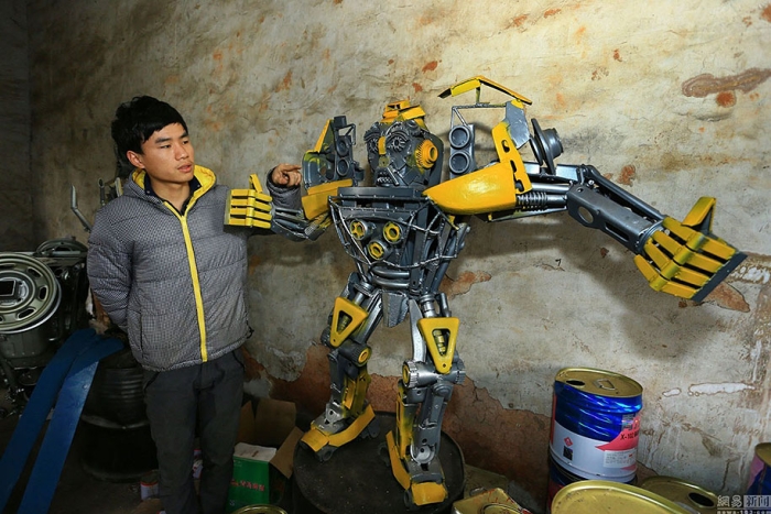 recycled-car-parts-scrap-metal-sculpture-transformers-father-son-farmer-china-04