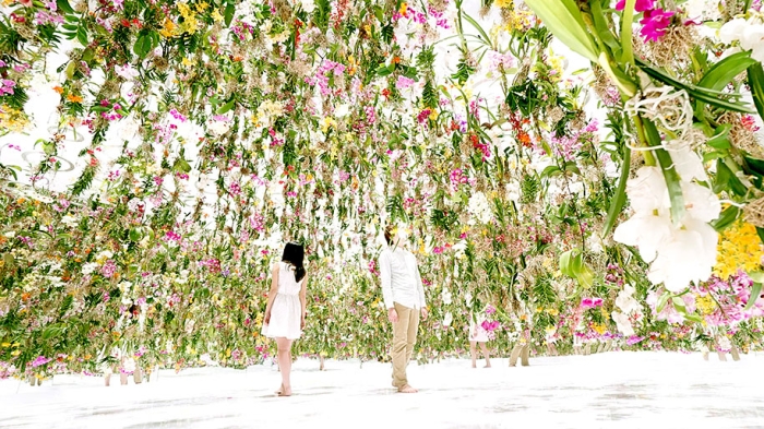 modern-mechanized-floating-flower-garden-teamlab-4