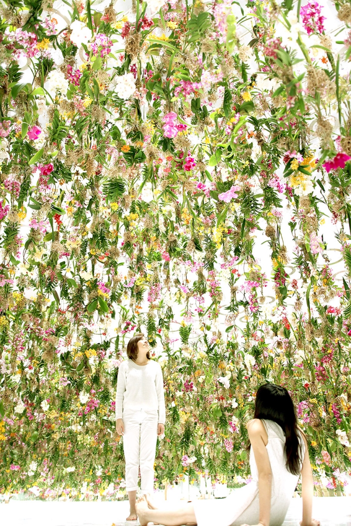 modern-mechanized-floating-flower-garden-teamlab-13