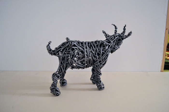 dynamic-lifelike-wire-sculptures-richard-stainthorp-7