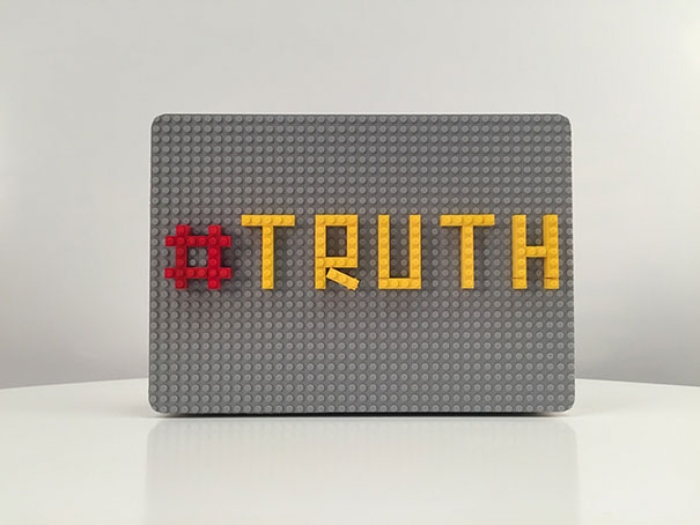 LEGO-decorated-laptop-macbook-brik-case-jolt-team-03