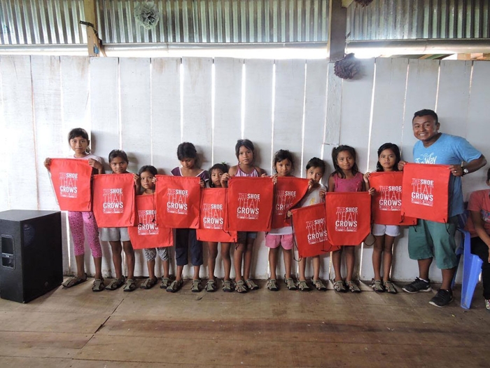 five-years-sizes-children-shoe-that-grows-because-international-12