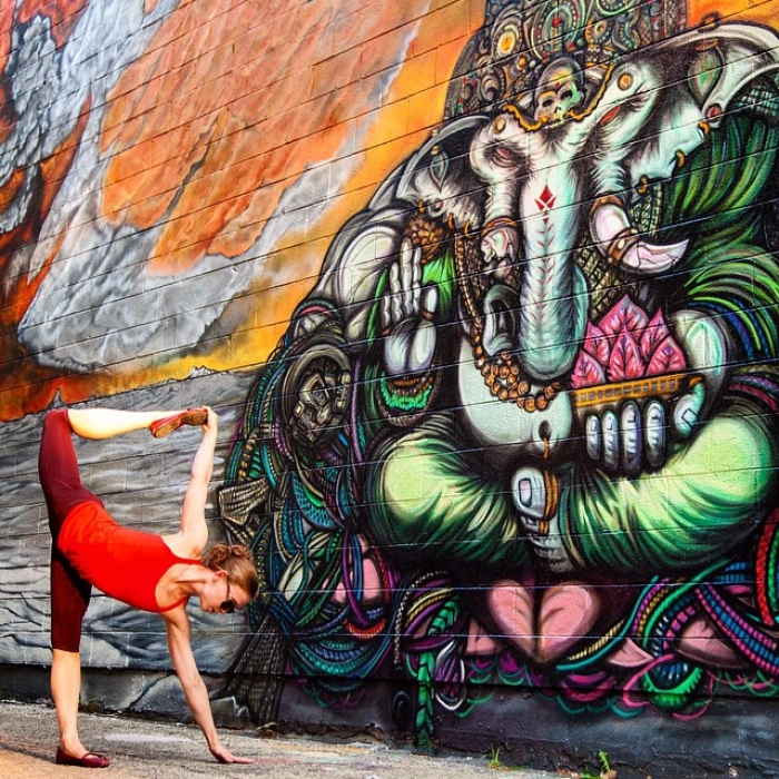 yoga-poses-street-art-graffiti-soren-buchanan-87
