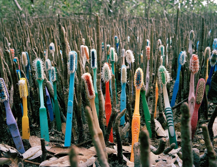 trash-installations-washed-up-alejandro-duran-18