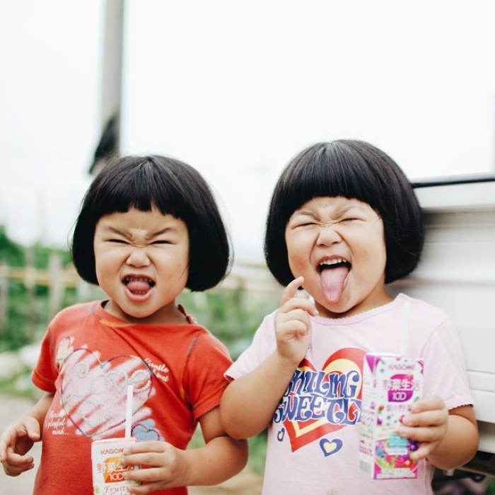 childhood-twin-sisters-family-pictures-sunmoooon-akira-oozawa-25