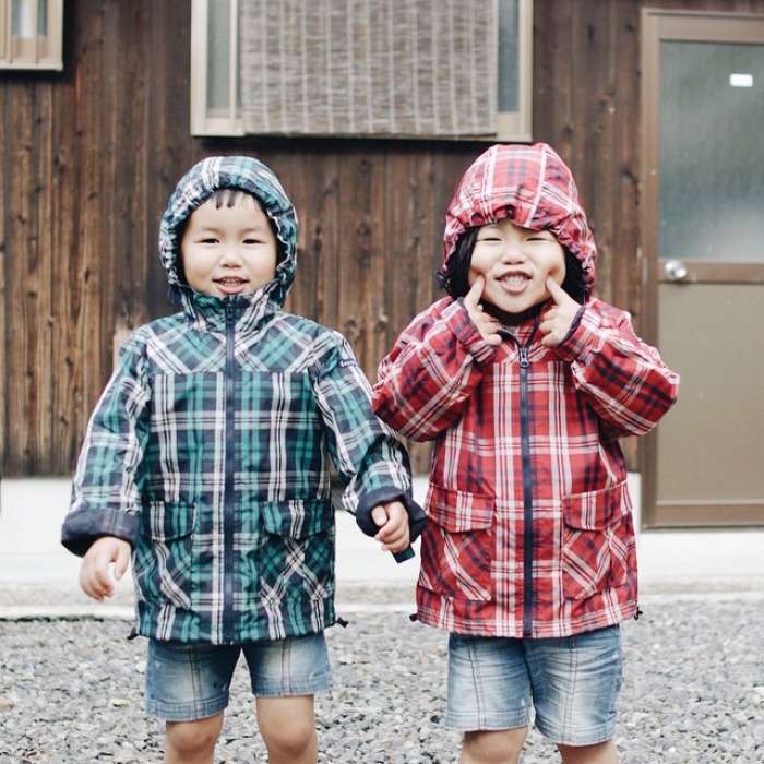 childhood-twin-sisters-family-pictures-sunmoooon-akira-oozawa-16
