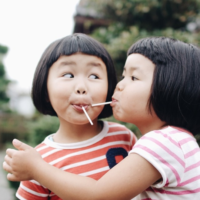 childhood-twin-sisters-family-pictures-sunmoooon-akira-oozawa-18