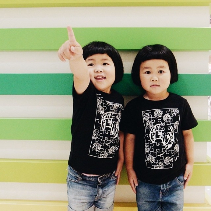 childhood-twin-sisters-family-pictures-sunmoooon-akira-oozawa-27