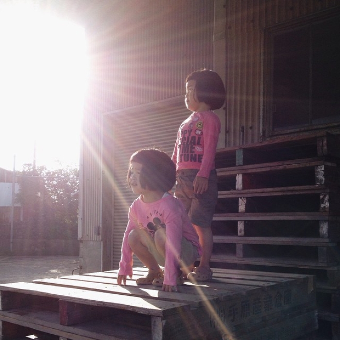 childhood-twin-sisters-family-pictures-sunmoooon-akira-oozawa-21