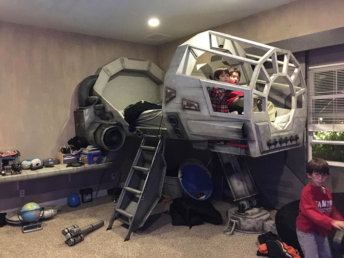 bedroom-at-at-star-wars-millennium-falcon-bed-peter-mcgowan-1