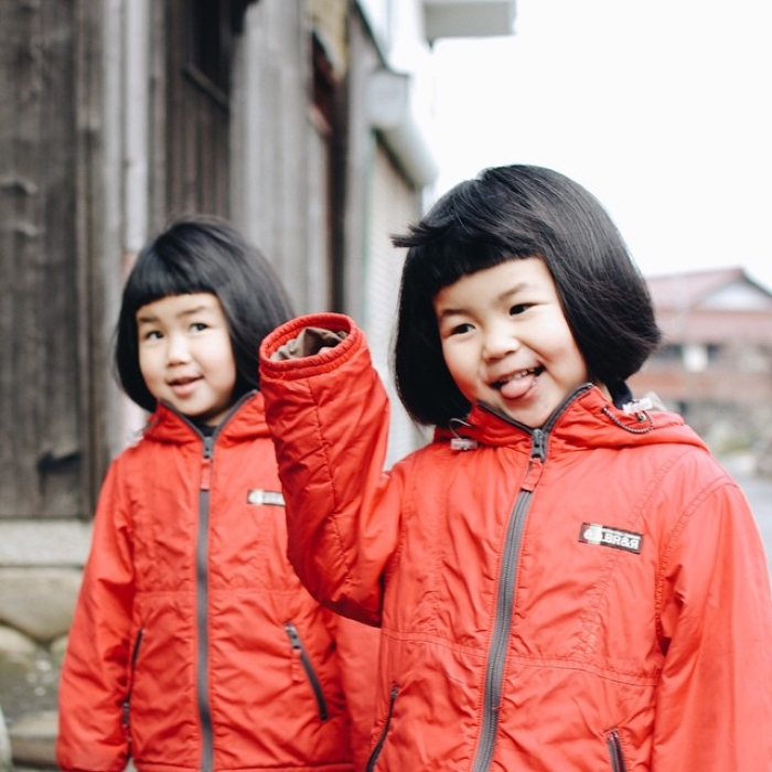 childhood-twin-sisters-family-pictures-sunmoooon-akira-oozawa-07