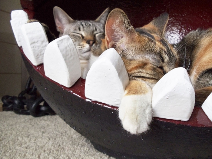 super-mario-bros-furniture-chain-chomp-cat-bed-catastrophicreations-3