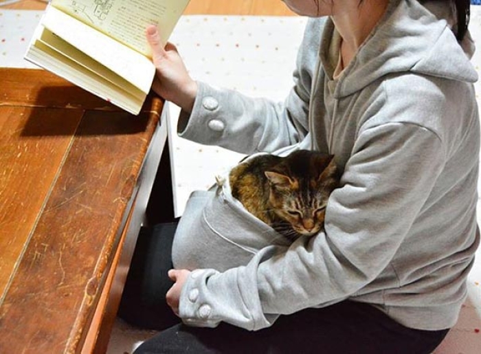 cat-pouch-pocket-hoodie-mewgaroo-3