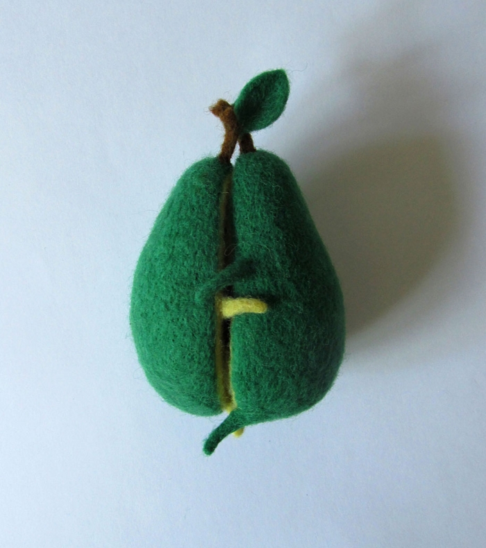 cute-felt-wool-sculpture-avocado-love-anna-dovgan-1