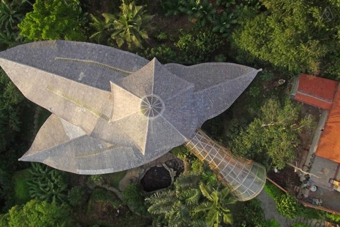 bamboo-house-ted-talk-sharma-springs-elora-hardy-ibuku-bali-3