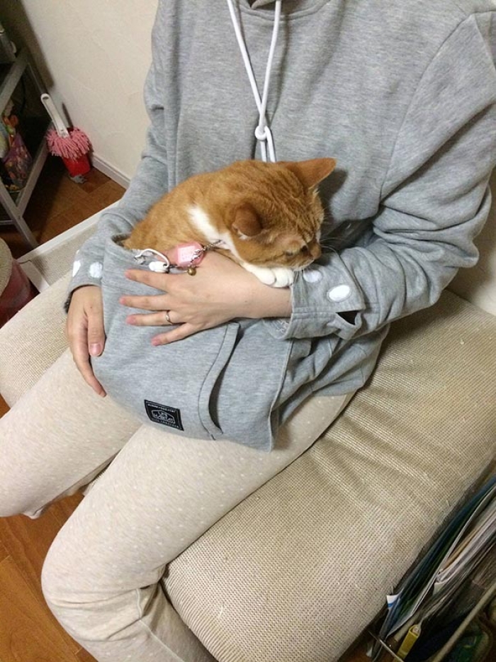 cat-pouch-pocket-hoodie-mewgaroo-6