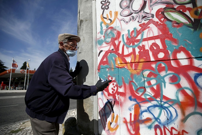 senior-paint-graffiti-street-art-lata-65-wool-lisbon-portugal-14