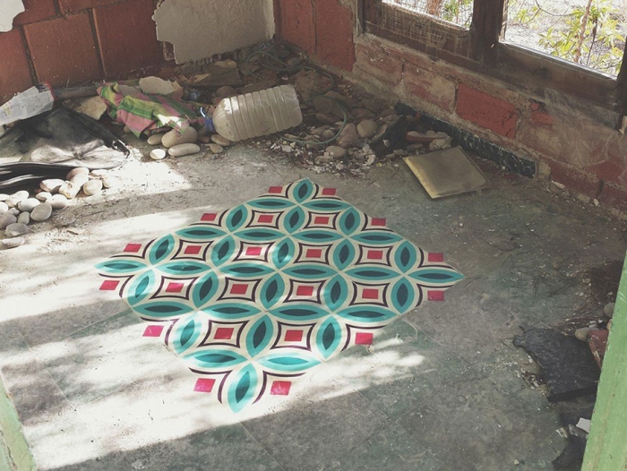 graffiti-spray-paint-tile-pattern-floor-installations-javier-de-riba-2