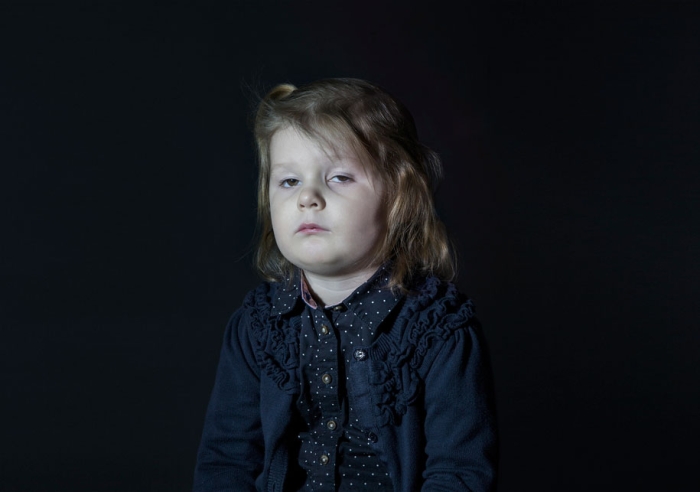 children-watching-tv-idiot-box-donna-lee-stevens-2