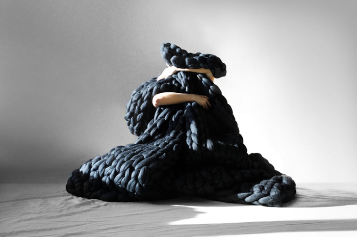 giant-super-chunky-wool-knitwear-blankets-anna-mo-14