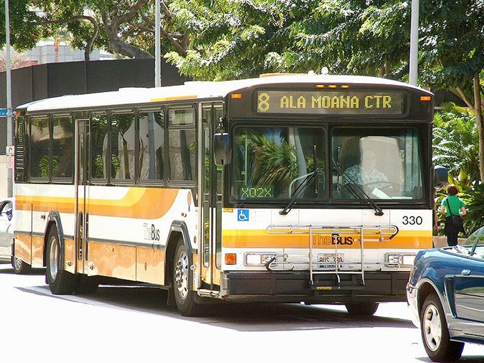 mobile-homeless-shelter-bus-hawaii-4