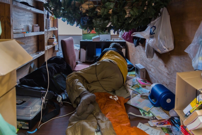 home-hotel-photography-enclosed-living-small-won-kim-japan-6
