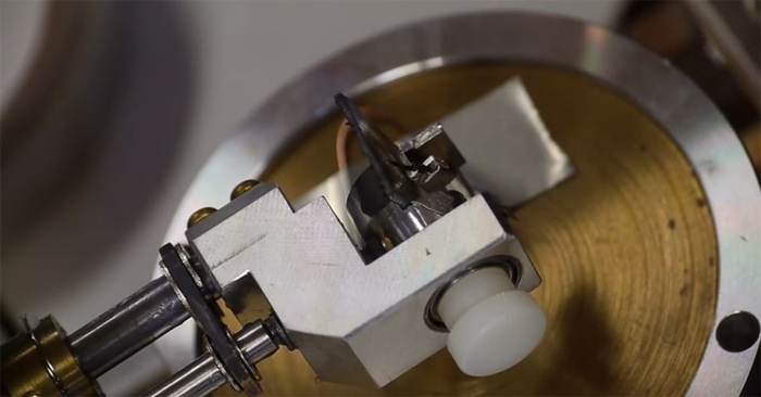 electron-microscope-slow-motion-vinyl-recording-ben-krasnow-11