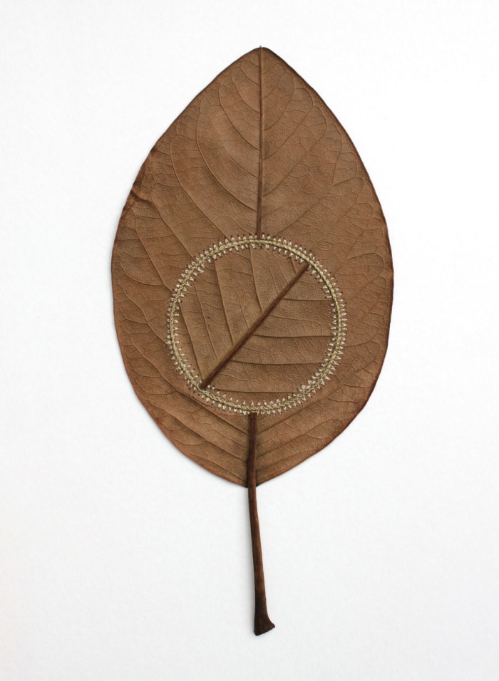 natural-art-leaves-crocheted-leaf-sculptures-susanna-bauer-11