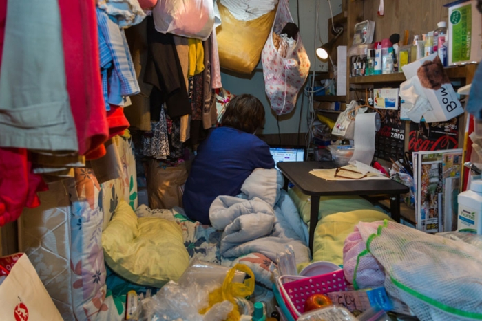 home-hotel-photography-enclosed-living-small-won-kim-japan-3