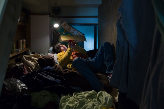 home-hotel-photography-enclosed-living-small-won-kim-japan-10