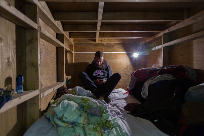 home-hotel-photography-enclosed-living-small-won-kim-japan-9