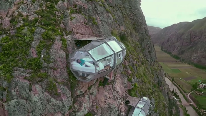 scary-suspended-see-through-pod-capsule-skylodge-hotel-peru-7