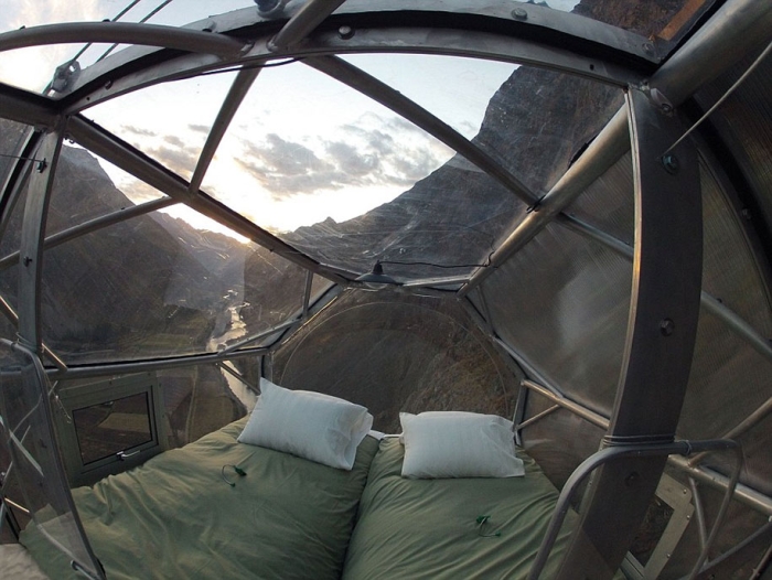 scary-suspended-see-through-pod-capsule-skylodge-hotel-peru-3