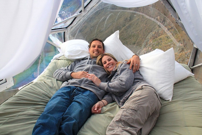 scary-suspended-see-through-pod-capsule-skylodge-hotel-peru-4
