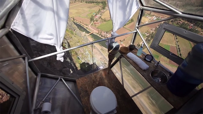 scary-suspended-see-through-pod-capsule-skylodge-hotel-peru-6