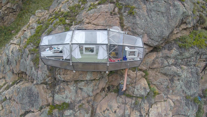 scary-suspended-see-through-pod-capsule-skylodge-hotel-peru-1