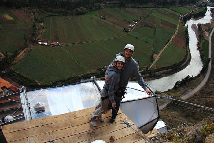 scary-suspended-see-through-pod-capsule-skylodge-hotel-peru-11