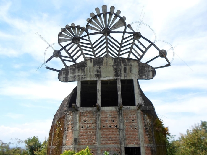 abandoned-prayer-house-jungle-chicken-church-daniel-alamsjah-indonesia-8