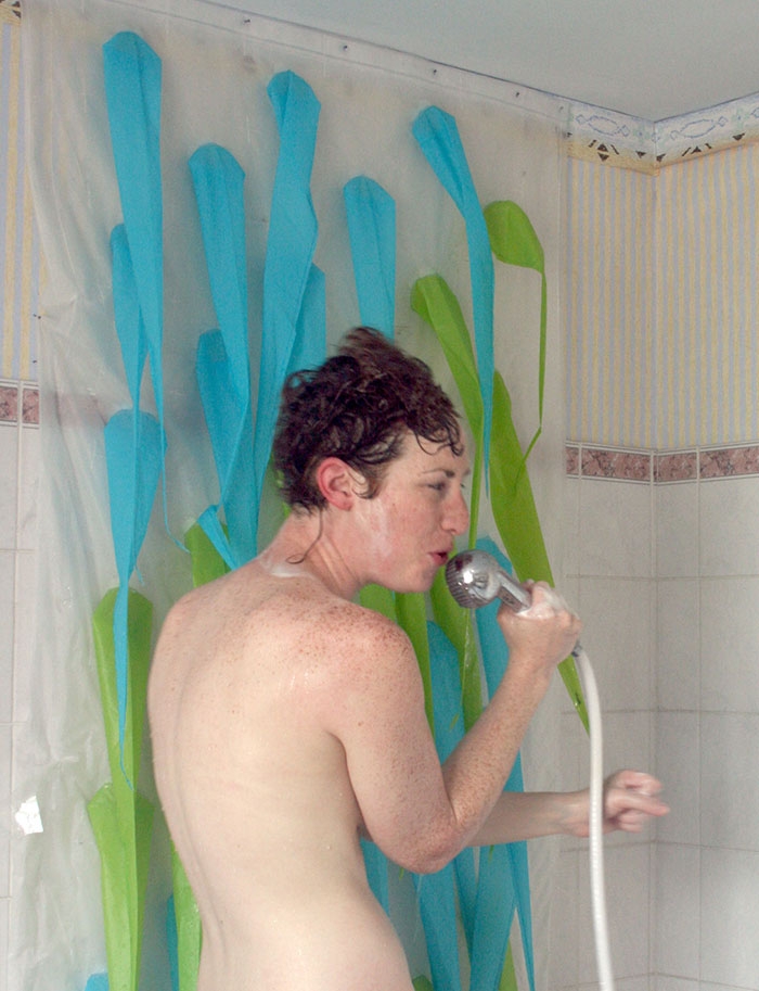 water-saving-spikes-spiky-shower-curtain-elisabeth-buecher-5