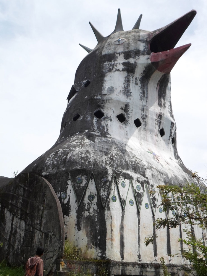 abandoned-prayer-house-jungle-chicken-church-daniel-alamsjah-indonesia-4