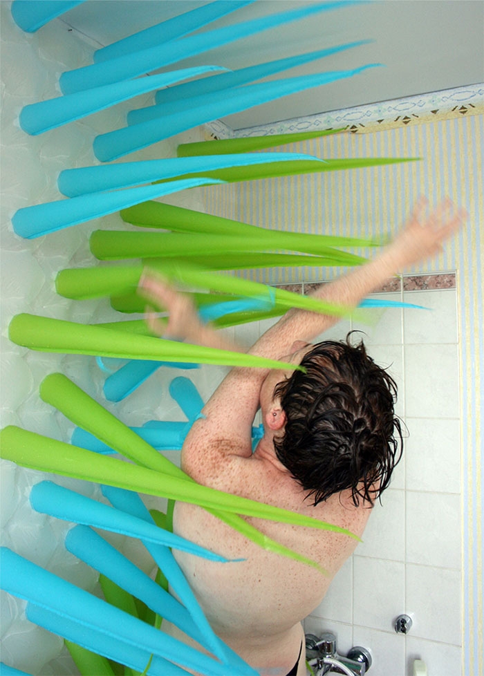 water-saving-spikes-spiky-shower-curtain-elisabeth-buecher-3