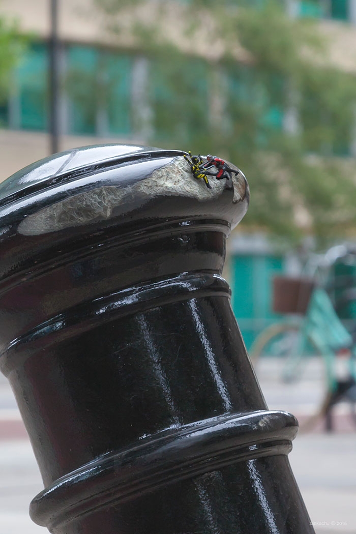 tiny-superhero-model-antman-movie-instalation-slinkachu-5