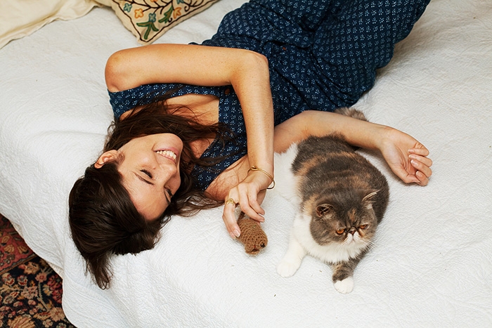 portrait-photography-girls-and-their-cats-brianne-wills-10