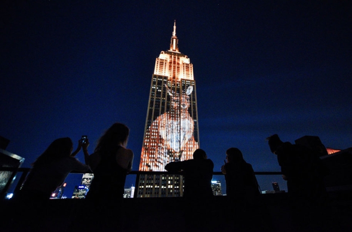 cecil-lion-endangered-species-projecting-change-empire-state-building-obscura-digital-26