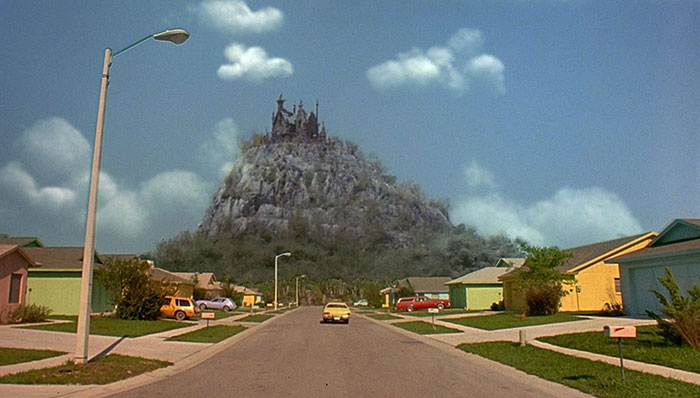 movie-locations-edward-scissorhands-suburb-now-then-pictures-voodrew-7