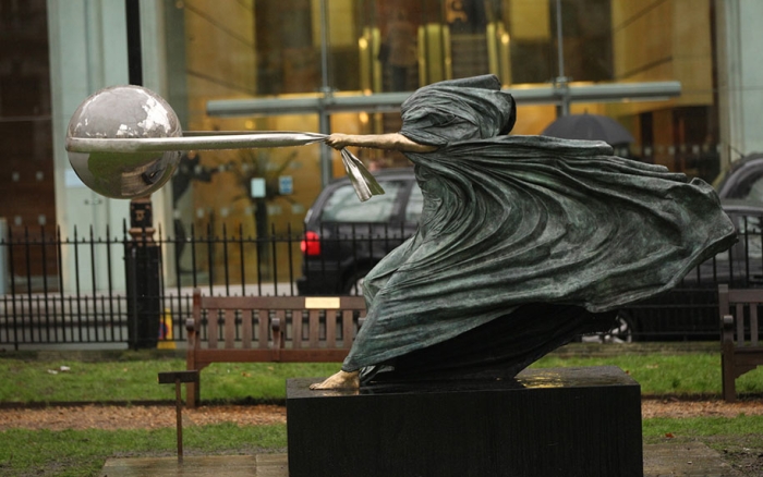 statue-mother-nature-rotates-earth-force-nature-lorenzo-quinn-5