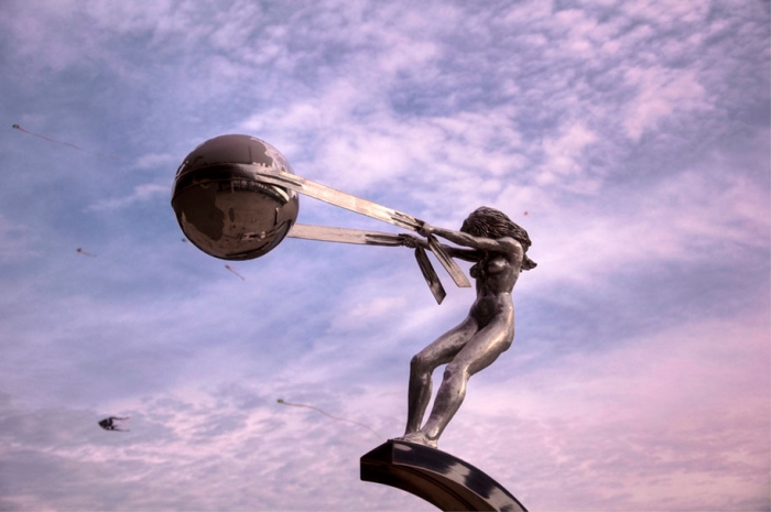statue-mother-nature-rotates-earth-force-nature-lorenzo-quinn-7