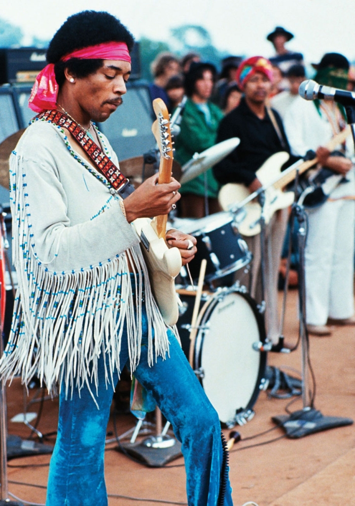 crazy-things-woodstock-festival-photography-14