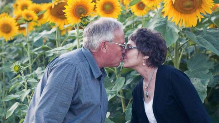 widower-plants-sunflowers-wife-death-cancer-babbettes-seeds-hope-don-jaquish-3
