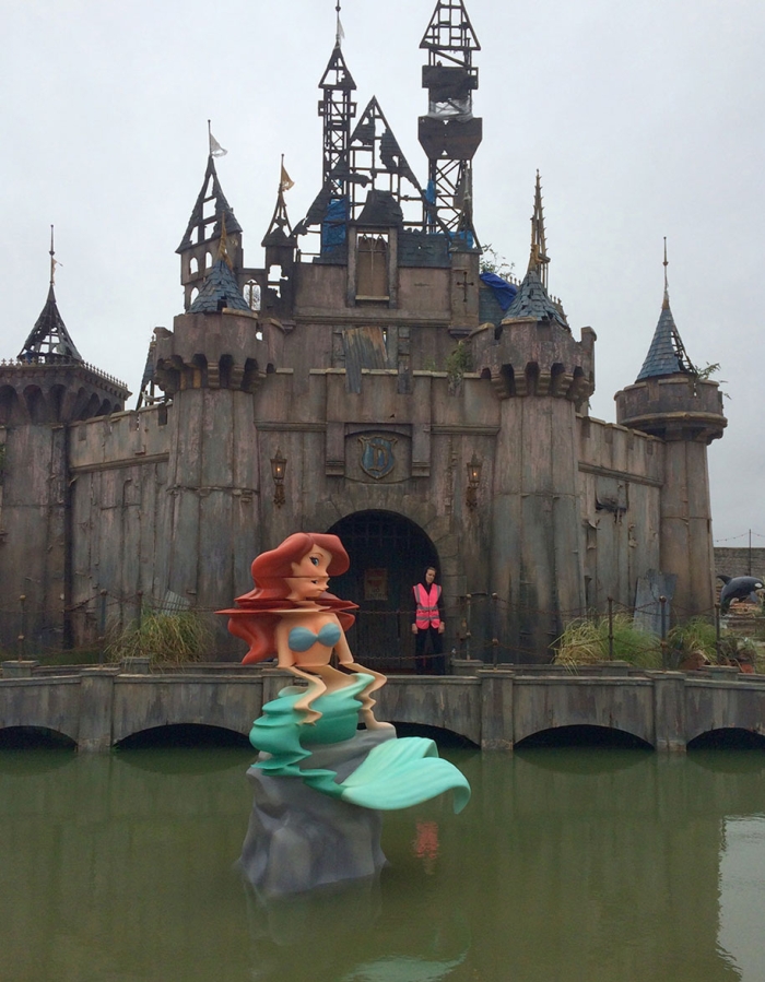 counter-culture-amusement-park-dismaland-bemusement-park-banksy-23